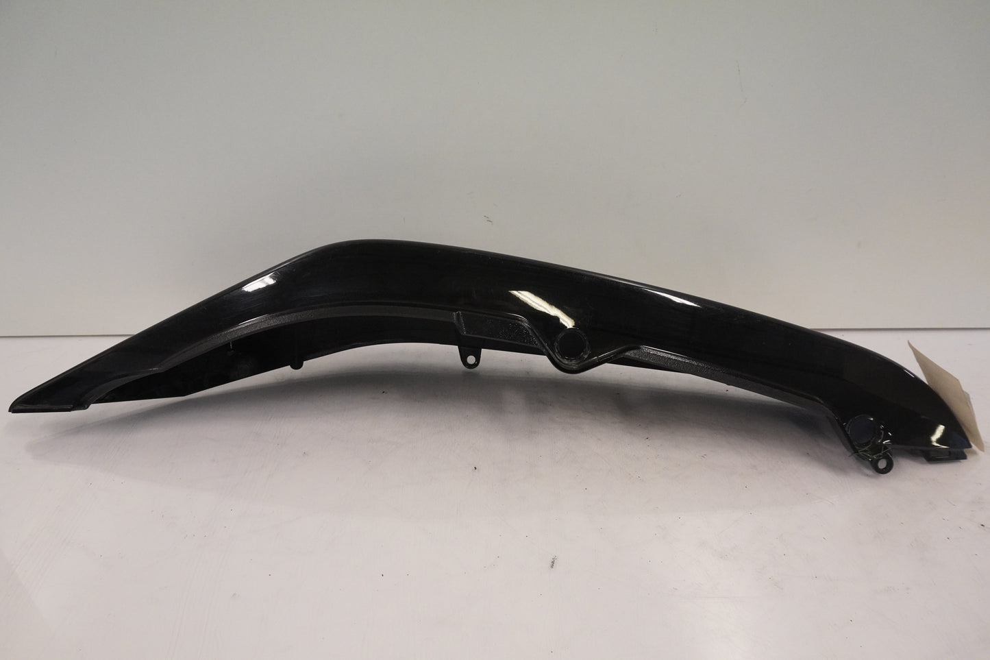 Snett uppifrån på Bakvinge från en Kawasaki ER-6F -2007 motorcykel.