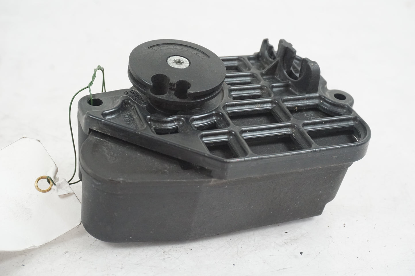 Höger sida på Avgasspjällmotor från en BMW S 1000 RR -2011 motorcykel.