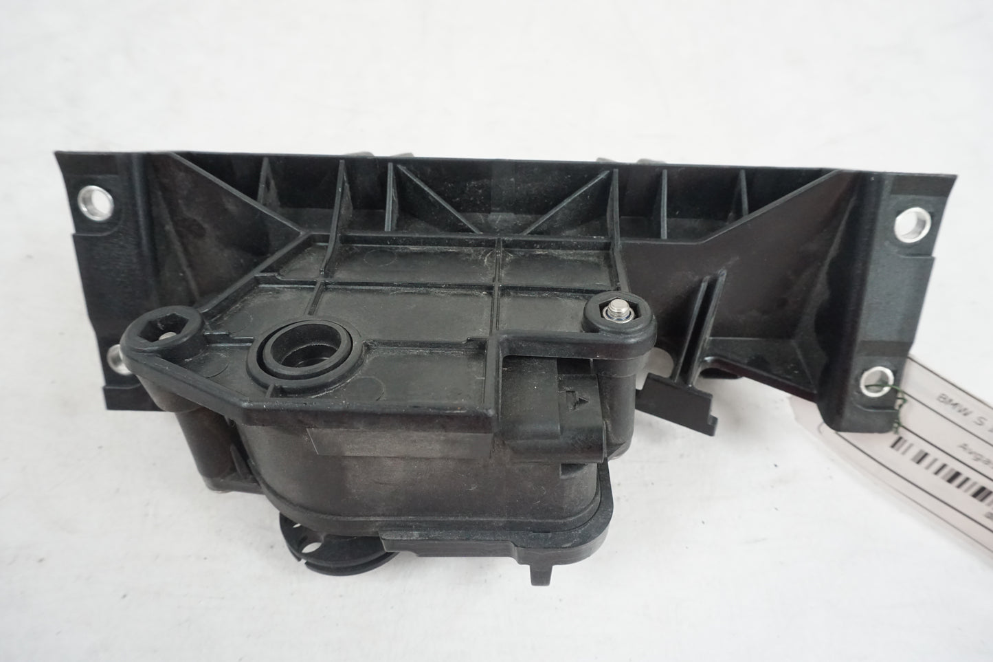 Vänster sida på Avgasspjällmotor från en BMW S 1000 RR -2011 motorcykel.