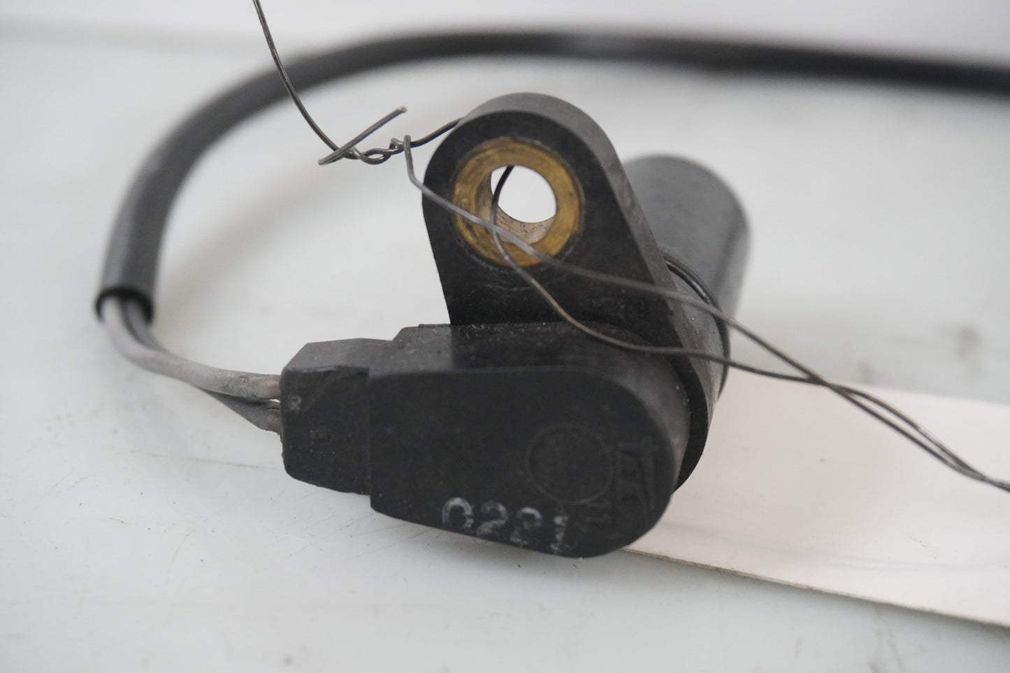 Höger sida på Kamaxelgivare från en Honda CBR 900 RR -2000 motorcykel.