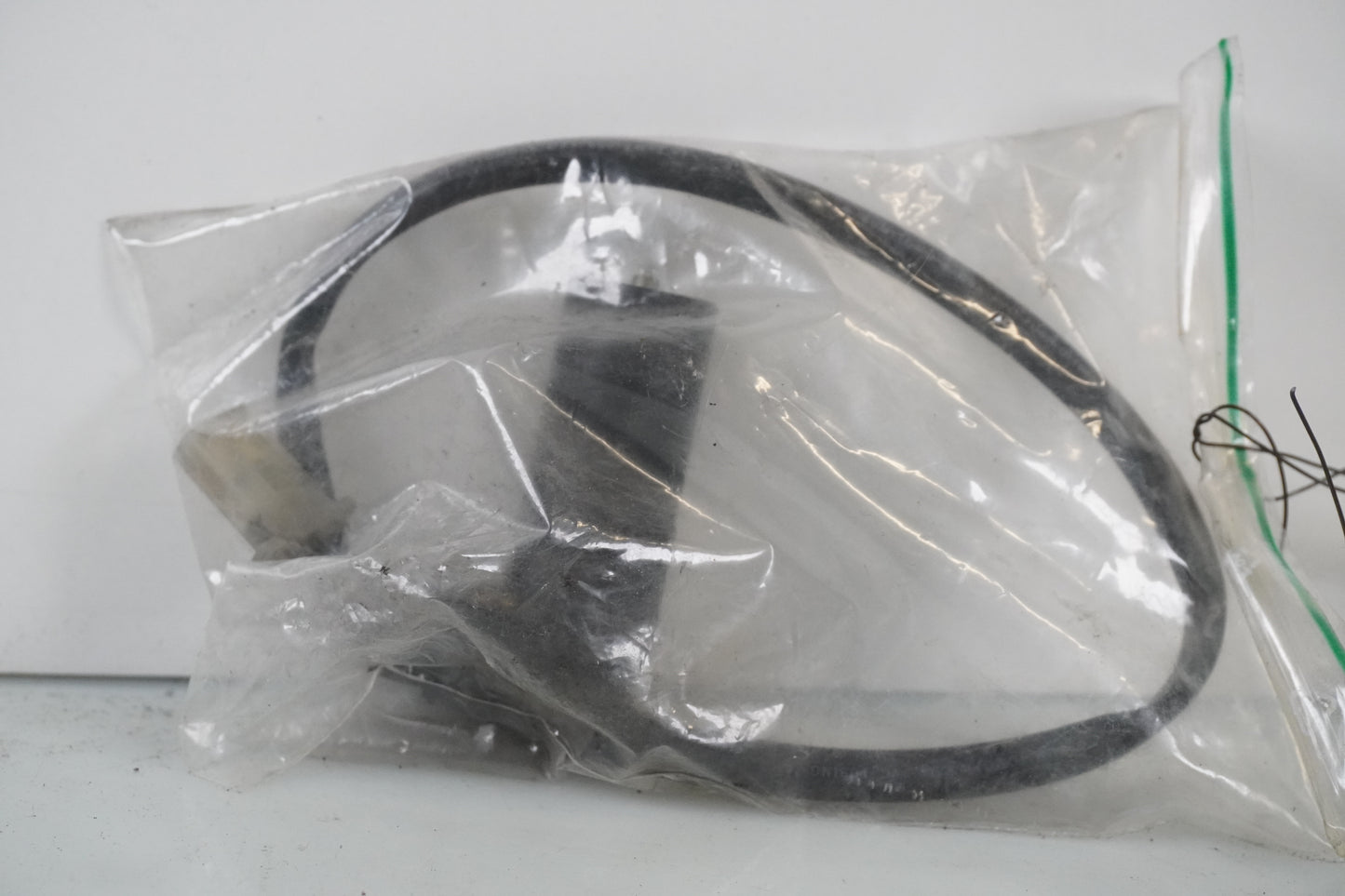 Baksidan på Kamaxelgivare från en Honda CBR 900 RR -2000 motorcykel.