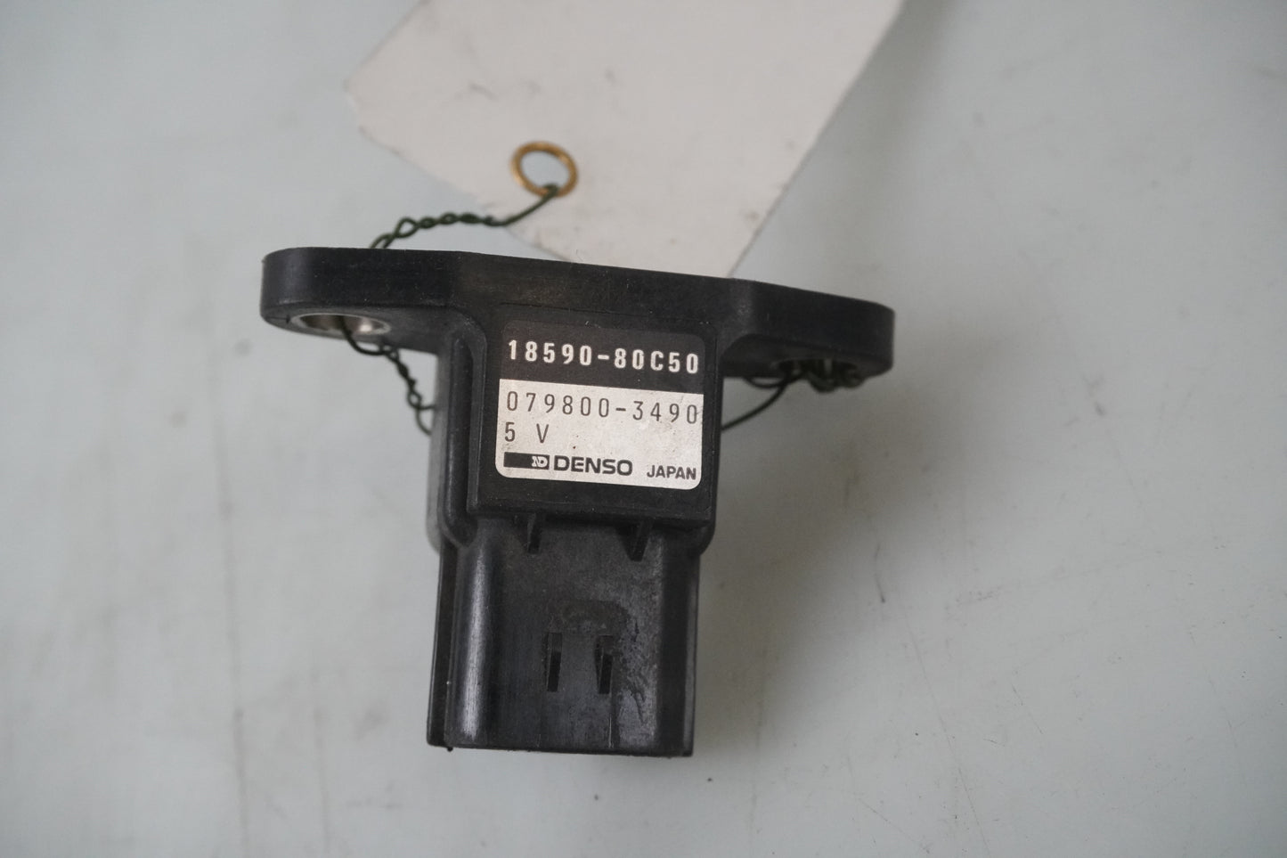 Höger sida på Luftsensor från en Suzuki TL 1000 S -1998 motorcykel.