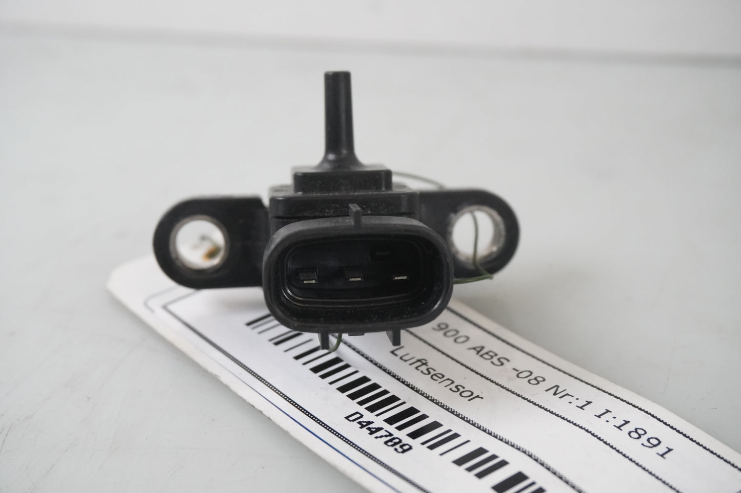 Baksidan på Luftsensor från en Yamaha TDM 900 -2008 motorcykel.