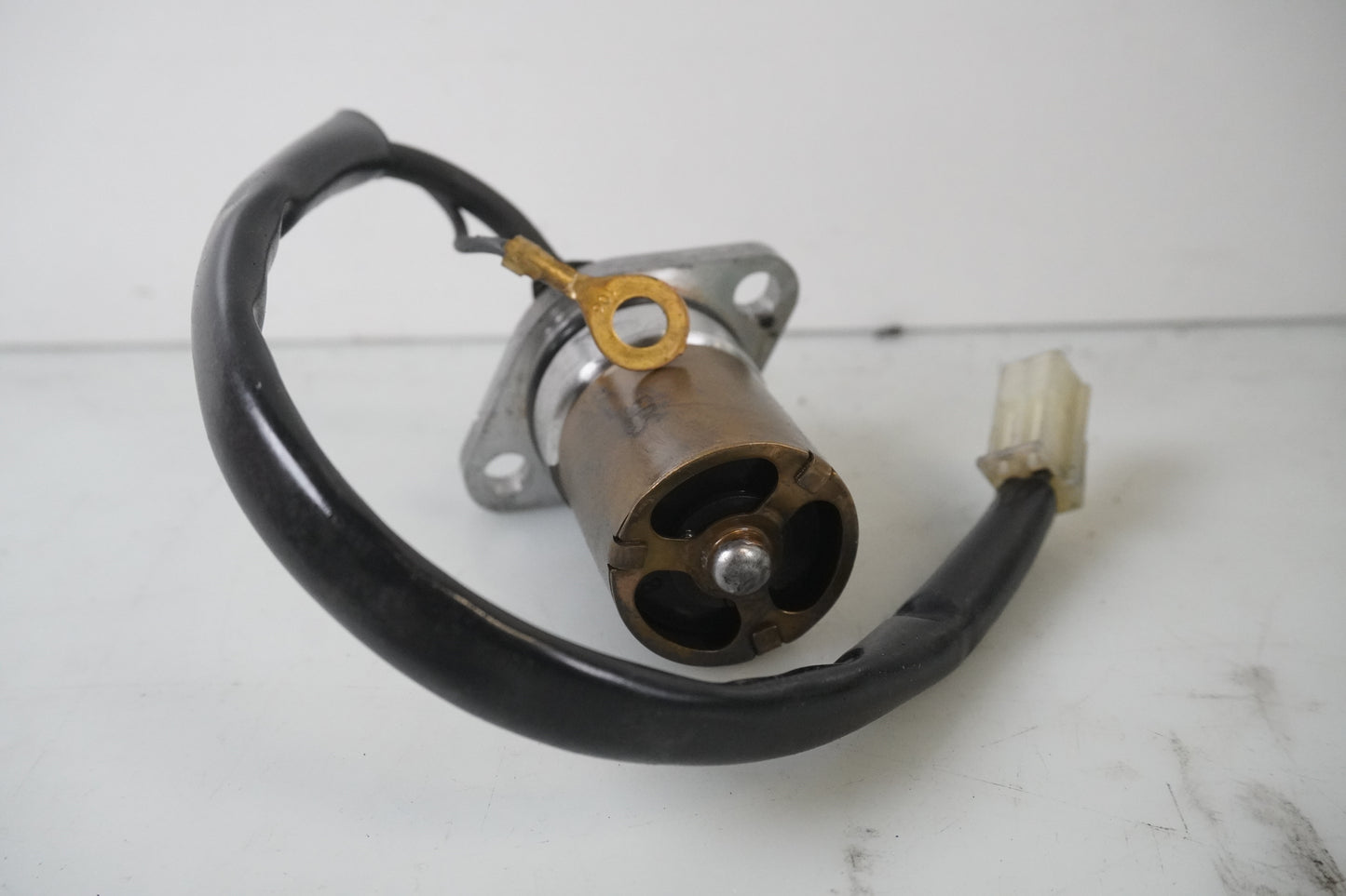 Baksidan på Oljenivågivare från en Yamaha TDM 900 -2008 motorcykel.