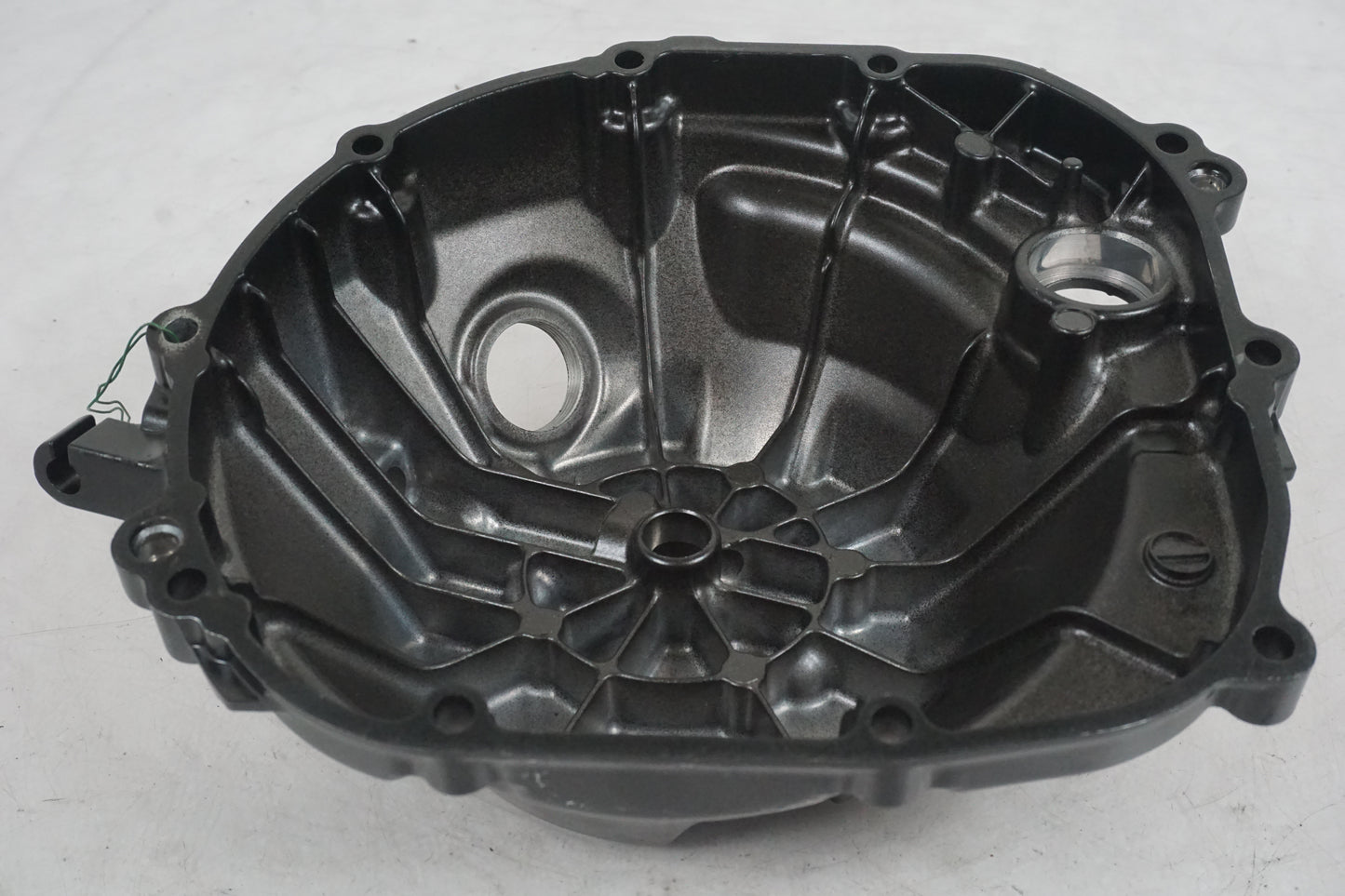 Snett nerifrån på Kopplingskåpa från en Kawasaki Z 1000 -2011 motorcykel.