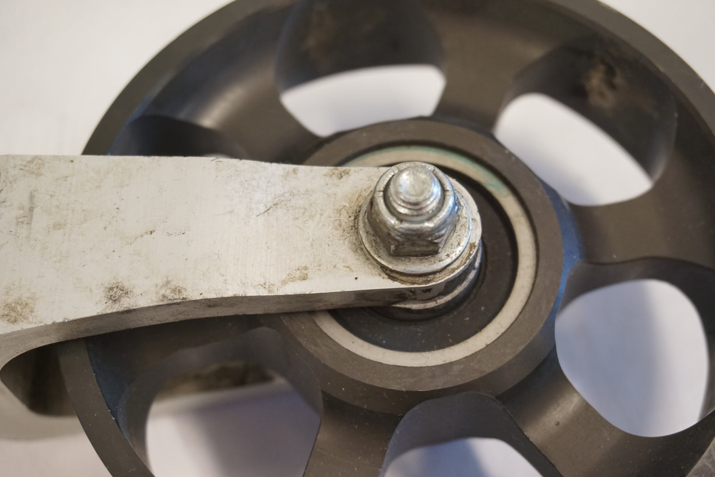 Extrabild2 på Remsspännhjul från en Buell XB 12 -2009 motorcykel.