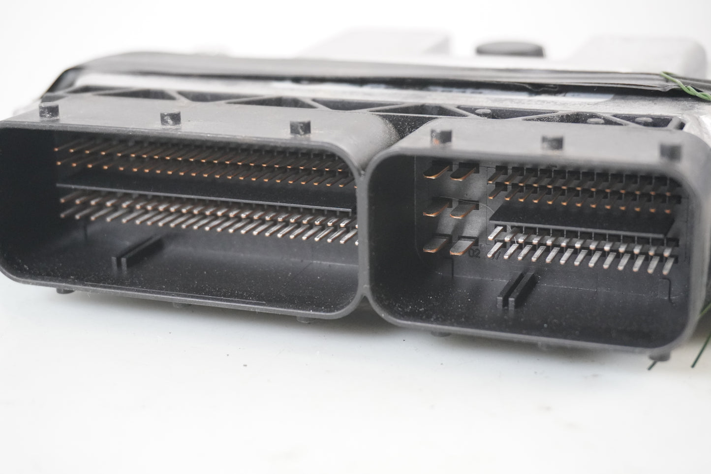 Höger sida på Motronic styrenhet från en BMW R 1200 RT -2011 motorcykel.