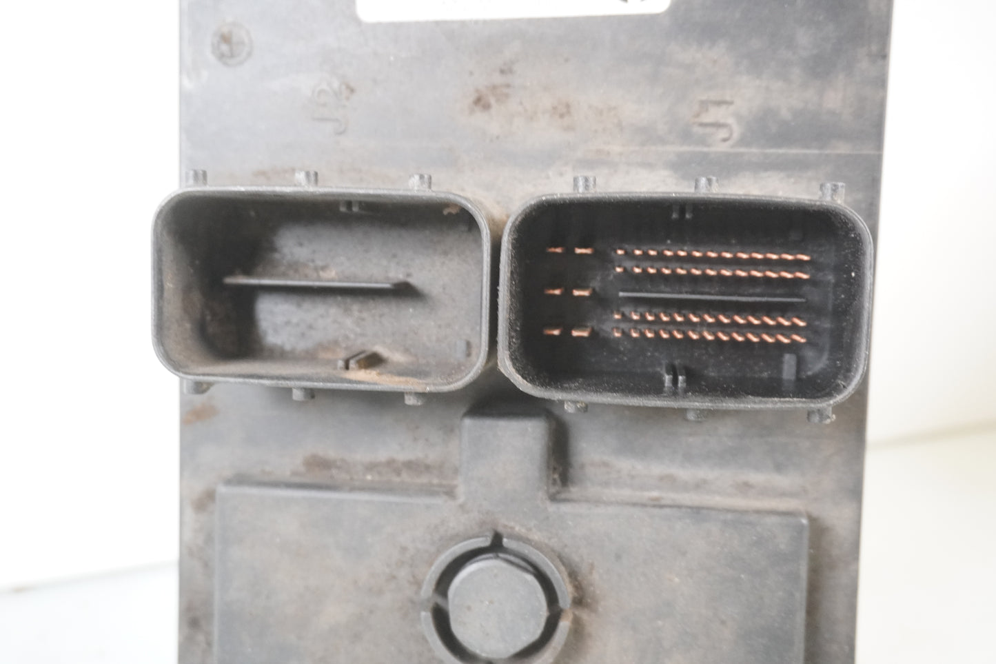 Höger sida på Motronic styrenhet från en BMW R 1200 GS -2004 motorcykel.