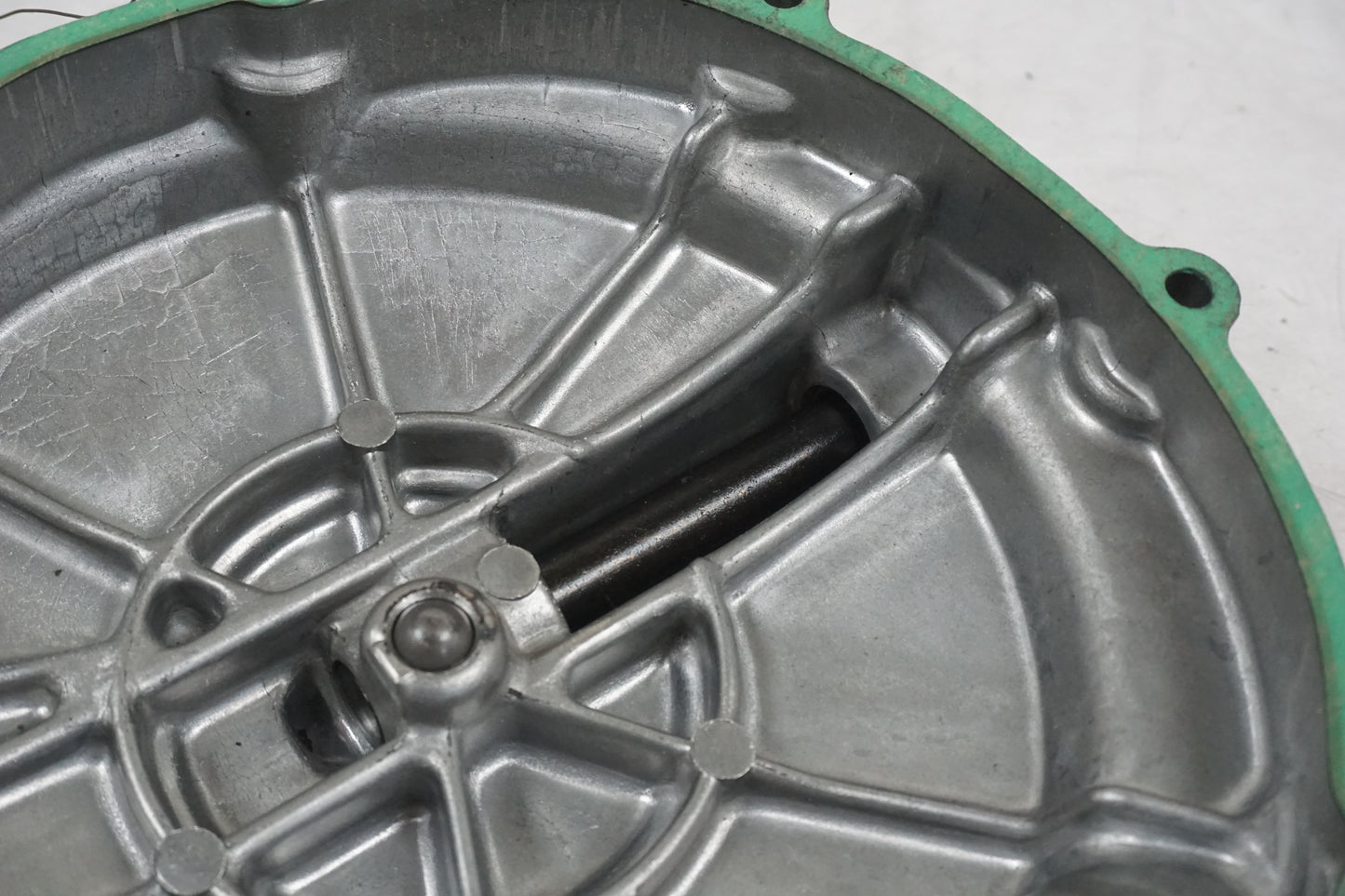 Extrabild3 på Kopplingskåpa från en Honda CB 600 Hornet -1998 motorcykel.