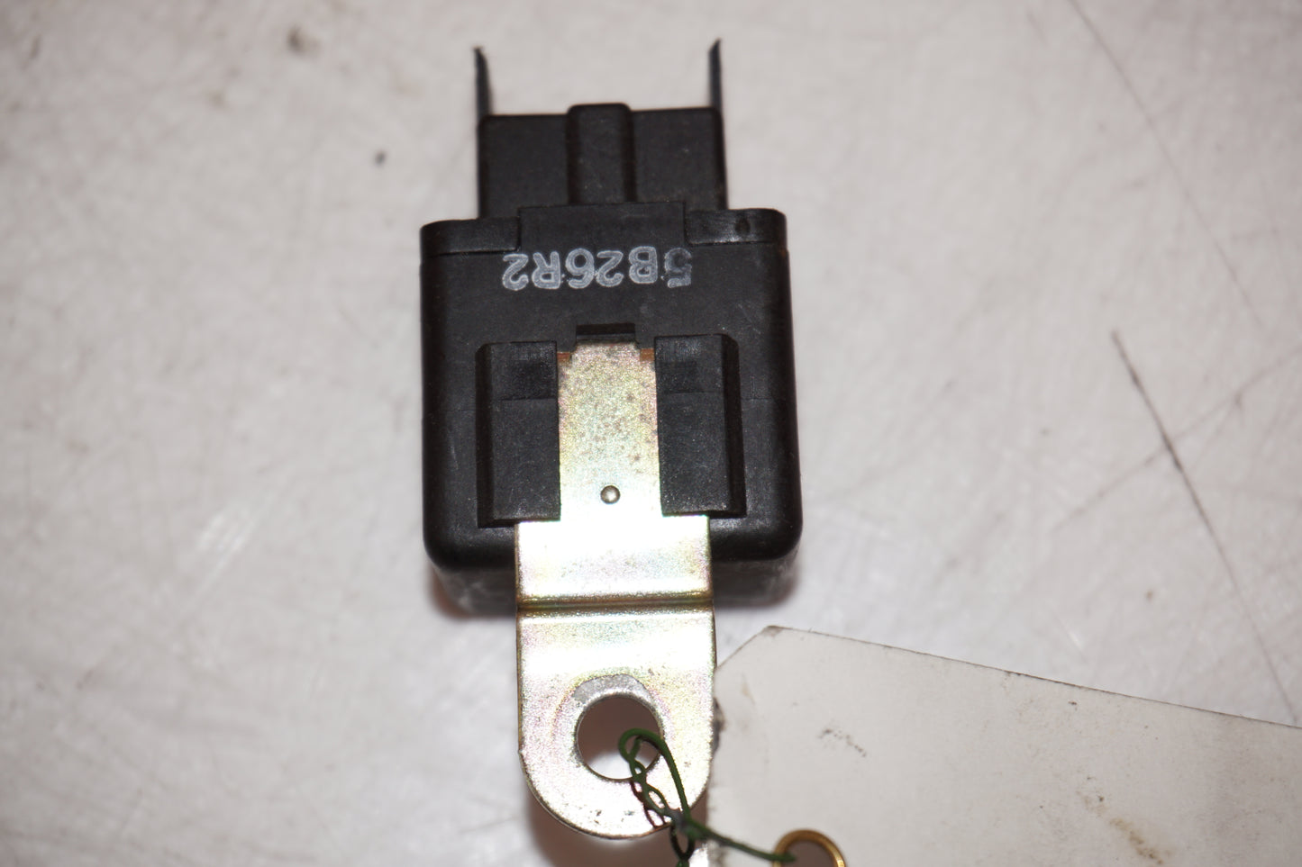 Snett nerifrån på Relä från en Hyosung GT 650 -2006 motorcykel.