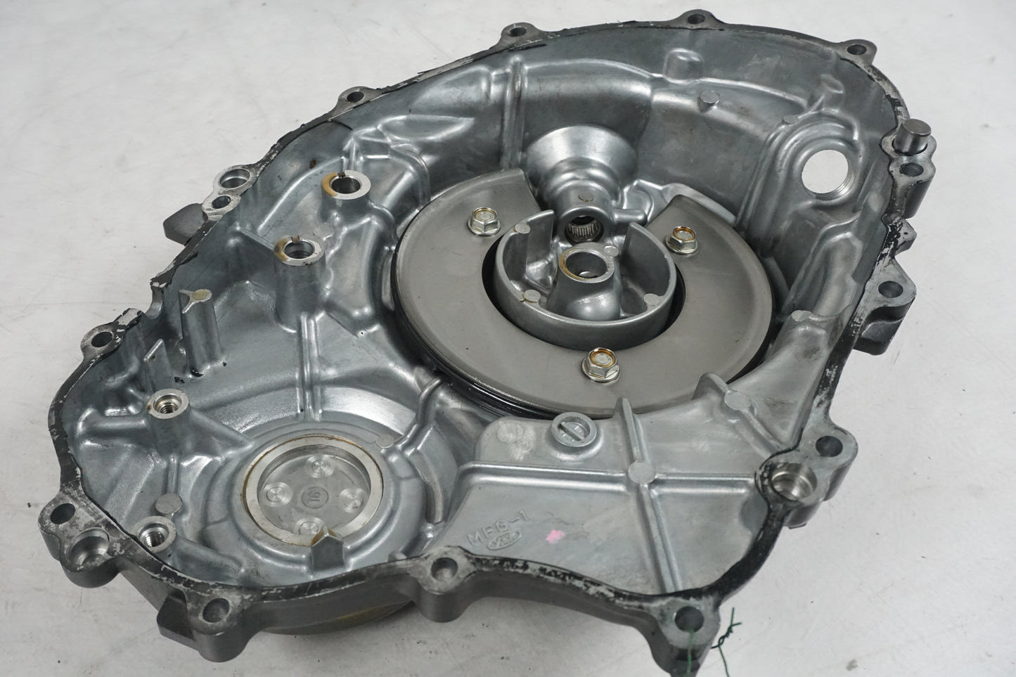 Extrabild1 på Kopplingskåpa från en Honda CB 600 Hornet -2011 motorcykel.