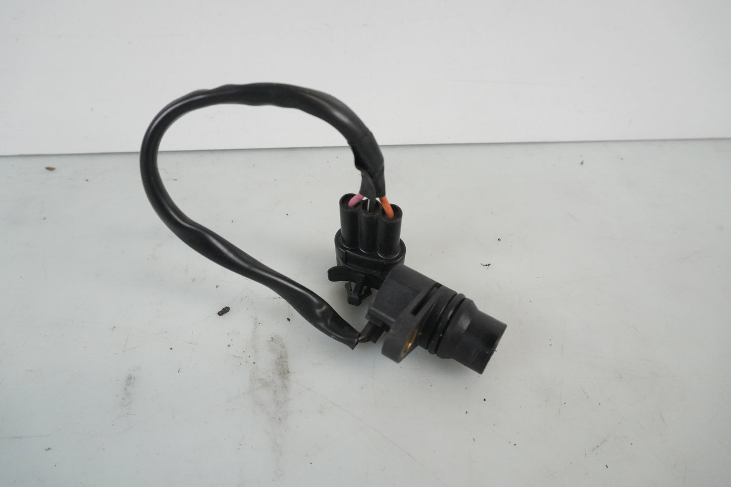 Baksidan på Hastighetsgivare från en Triumph Street Triple -2009 motorcykel.