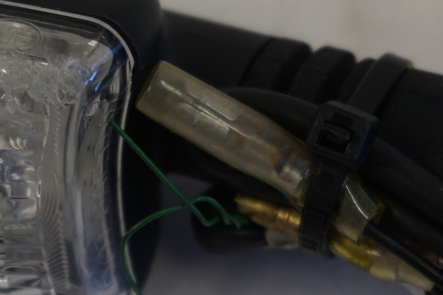 Snett uppifrån på Blinkers från en Buell 1125 CR -2009 motorcykel.