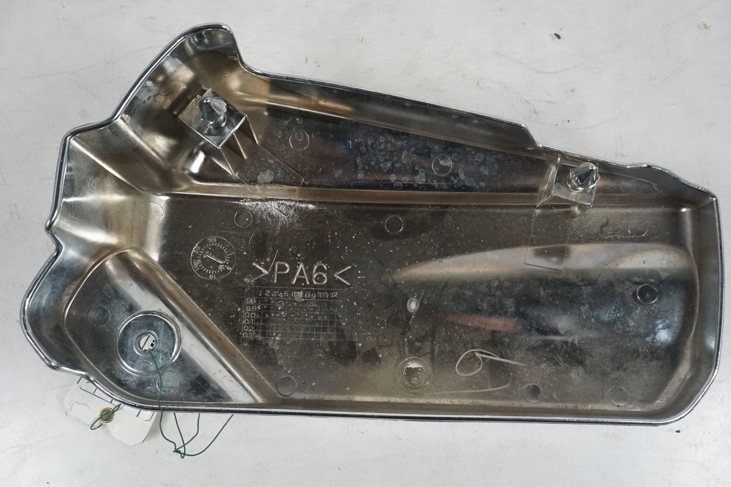 Snett nerifrån på Motorkåpa från en Yamaha XVS 1100 -2001 motorcykel.