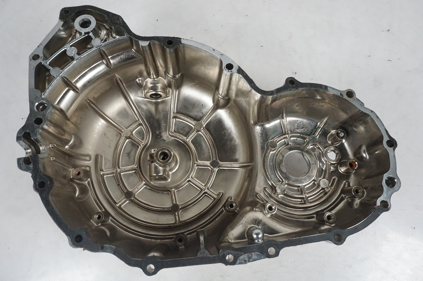 Extrabild3 på Kopplingskåpa från en Yamaha XV 1600 -2000 motorcykel.