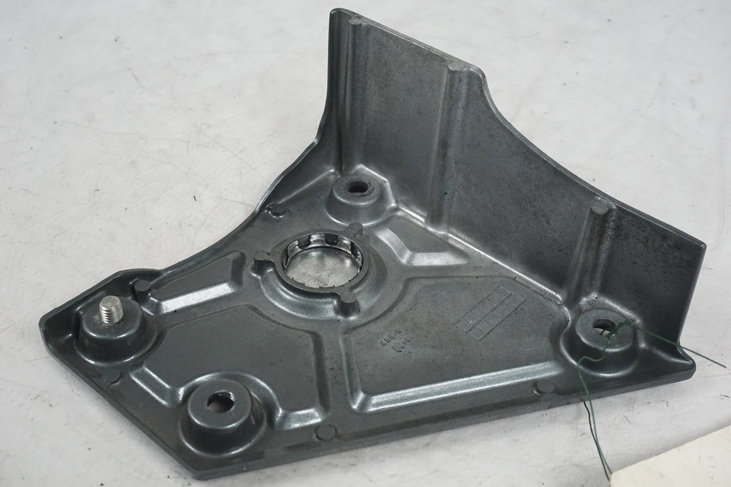 Vänster sida på Dekorkåpa från en Suzuki VZ 800 -1997 motorcykel.