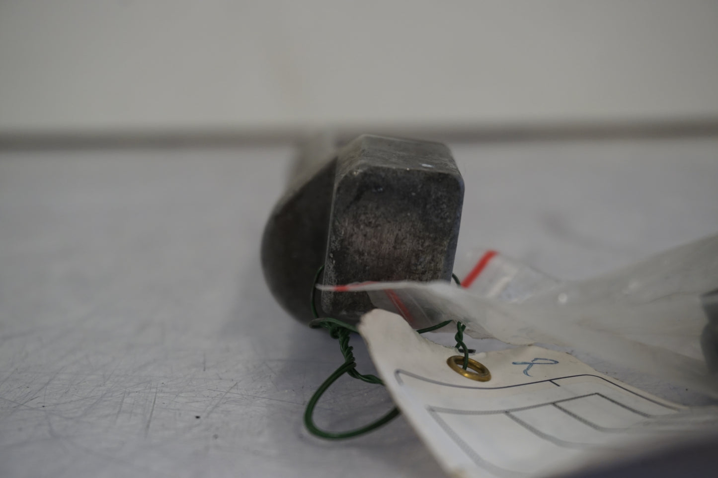 Snett nerifrån på Fotpinne från en Kawasaki ZXR 750 -1993 motorcykel.