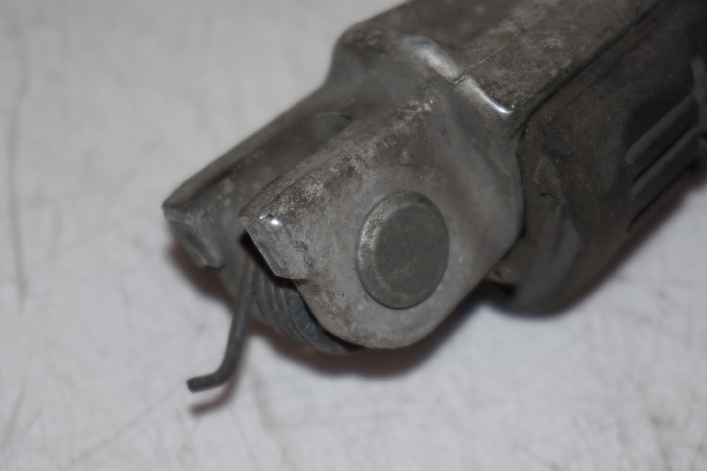 Snett nerifrån på Fotpinne från en Honda CBR 1100 XX -1998 motorcykel.