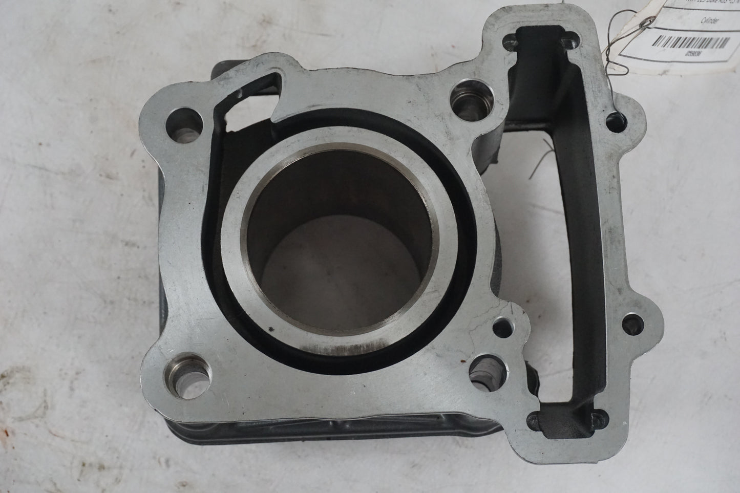 Baksidan pÄ Cylinder frÄn en KTM 125 Duke -2013 motorcykel.