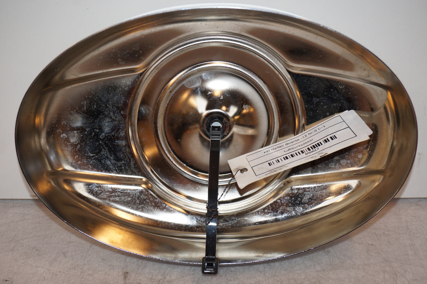 Snett nerifrån på Luftburksdekor från en H-D Harley diverse -2012 motorcykel.