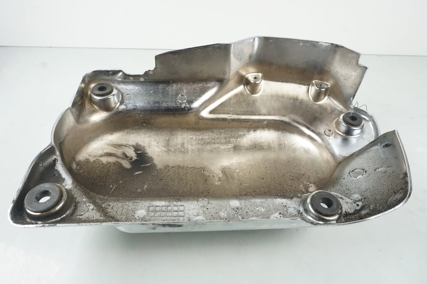 Extrabild1 på Motorkåpa från en Yamaha XVS 1100 -2001 motorcykel.