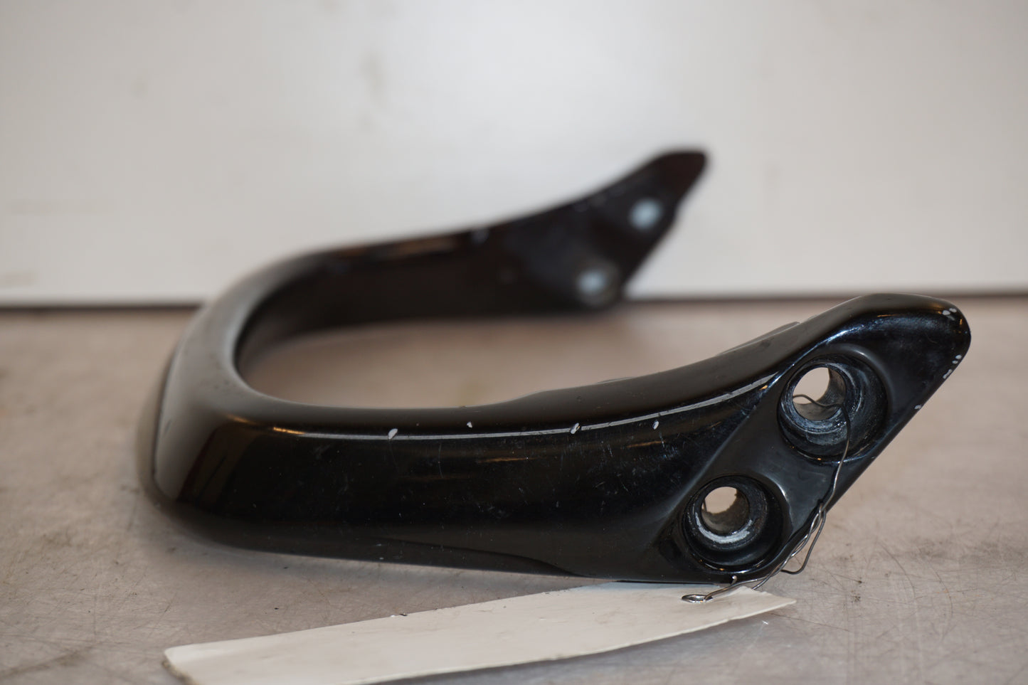 Extrabild1 på Passagerarhandtag från en Yamaha XJR 1300 -2000 motorcykel.