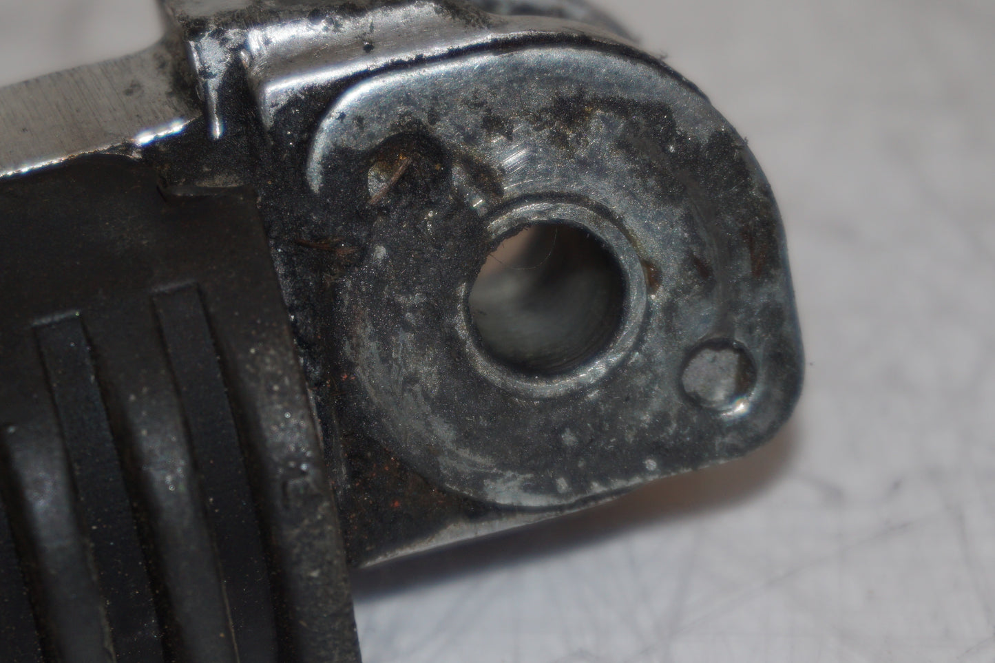 Extrabild2 på Fotpinne från en Suzuki RF 900 R -1998 motorcykel.