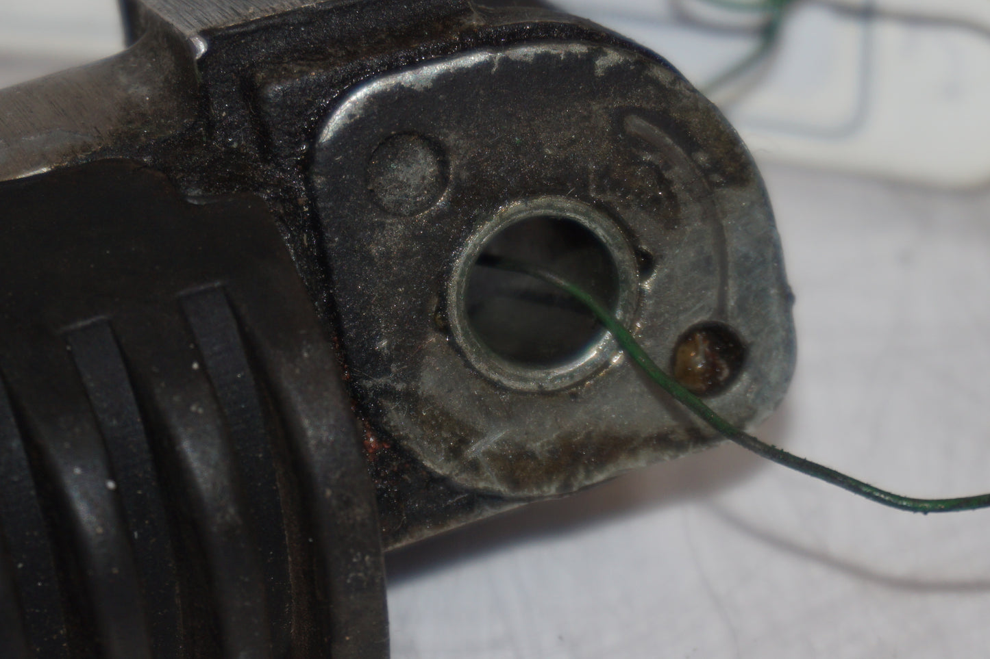 Extrabild1 på Fotpinne från en Suzuki RF 900 R -1998 motorcykel.