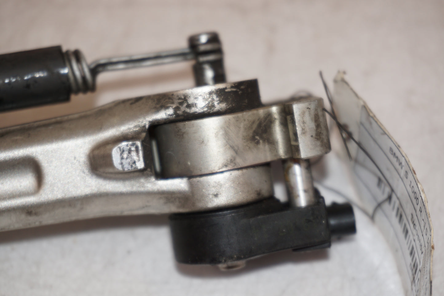 Extrabild2 på Sidostöd från en BMW S 1000 R -2015 motorcykel.