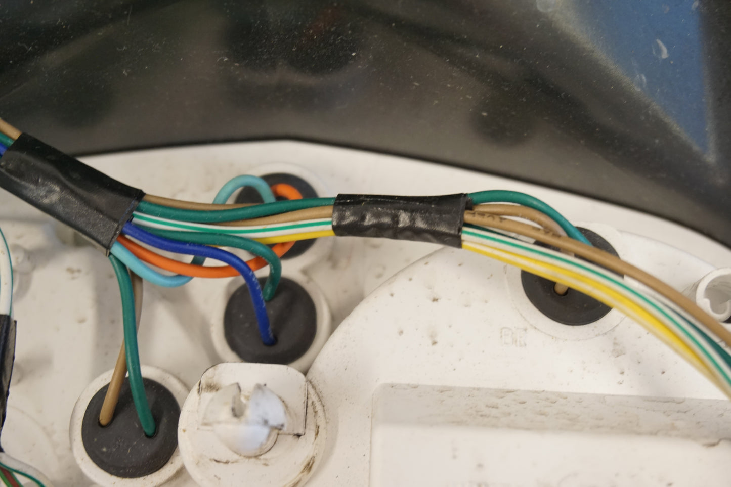 Extrabild5 på Instrumentpanel från en Honda CBR 125 R -2004 motorcykel.