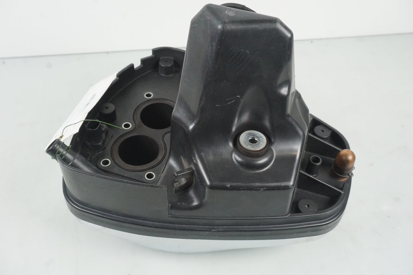 Snett nerifrån på Luftburk från en Kawasaki VN 900 -2008 motorcykel.