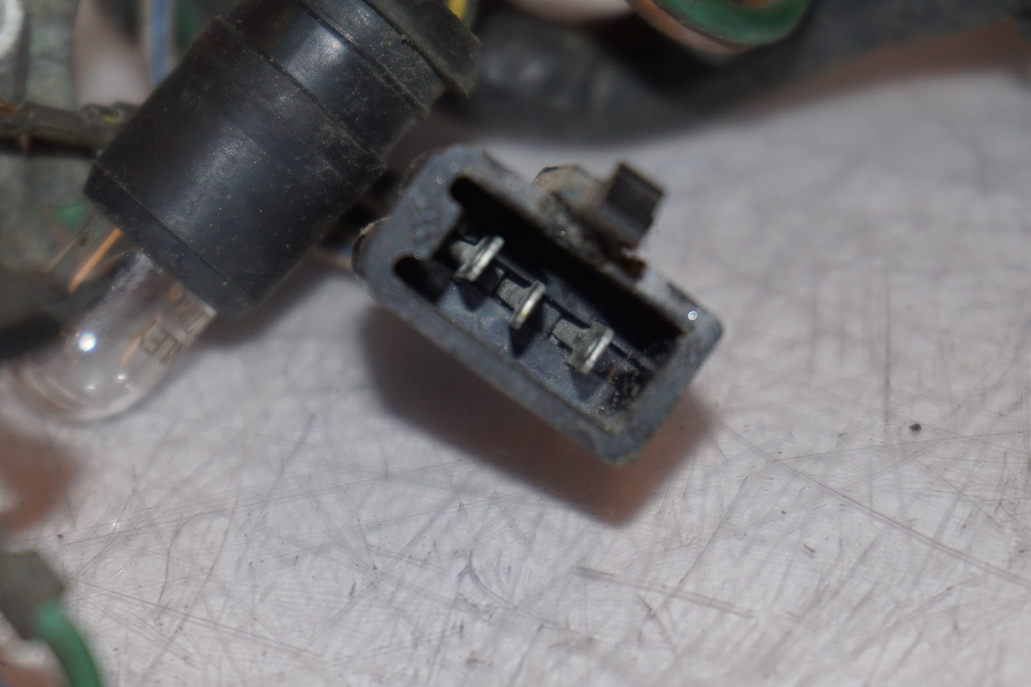 Snett nerifrån på Kontrollampor från en Honda XRV 750 -1993 motorcykel.