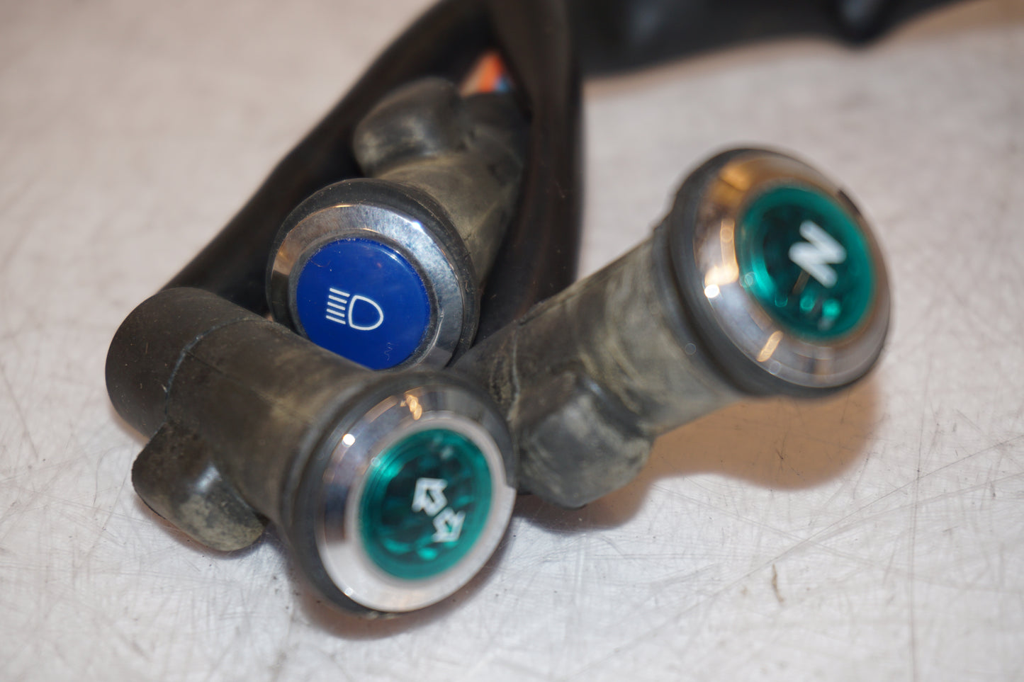 Vänster sida på Kontrollampor från en Honda VT 750 -2008 motorcykel.