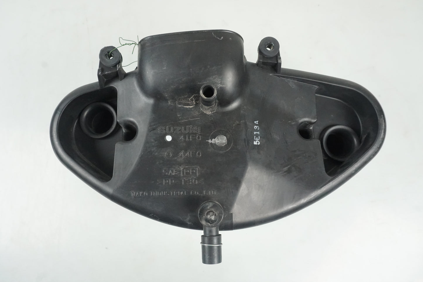 Snett uppifrån på Luftburk från en Suzuki VL 800 -2003 motorcykel.