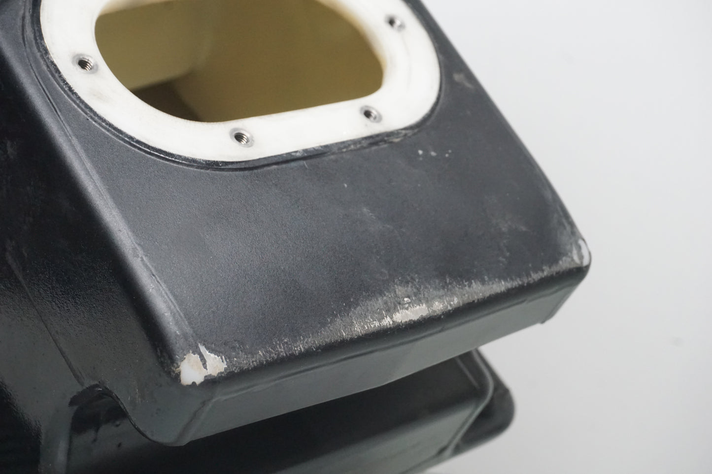 Extrabild6 på Bensintank från en Aprilia RSV 1000 -2010 motorcykel.