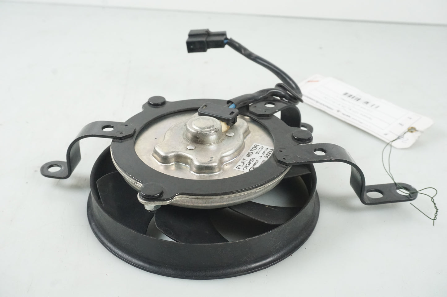 Höger sida på Vattenkylfläkt från en Yamaha YZF 1000 R1 -2005 motorcykel.