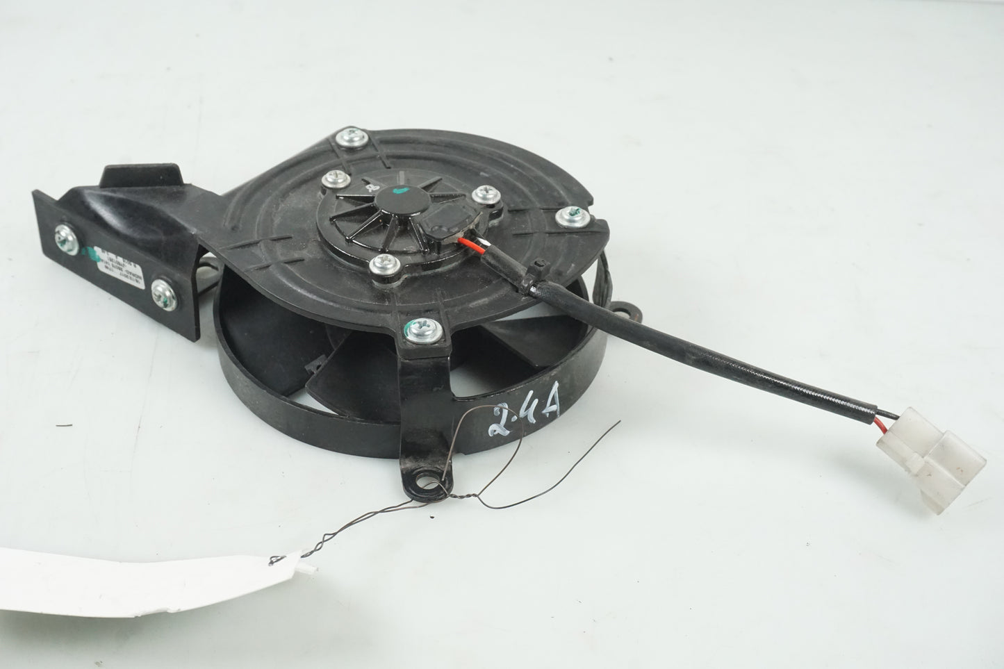 Höger sida på Vattenkylfläkt från en KTM RC 390 -2019 motorcykel.