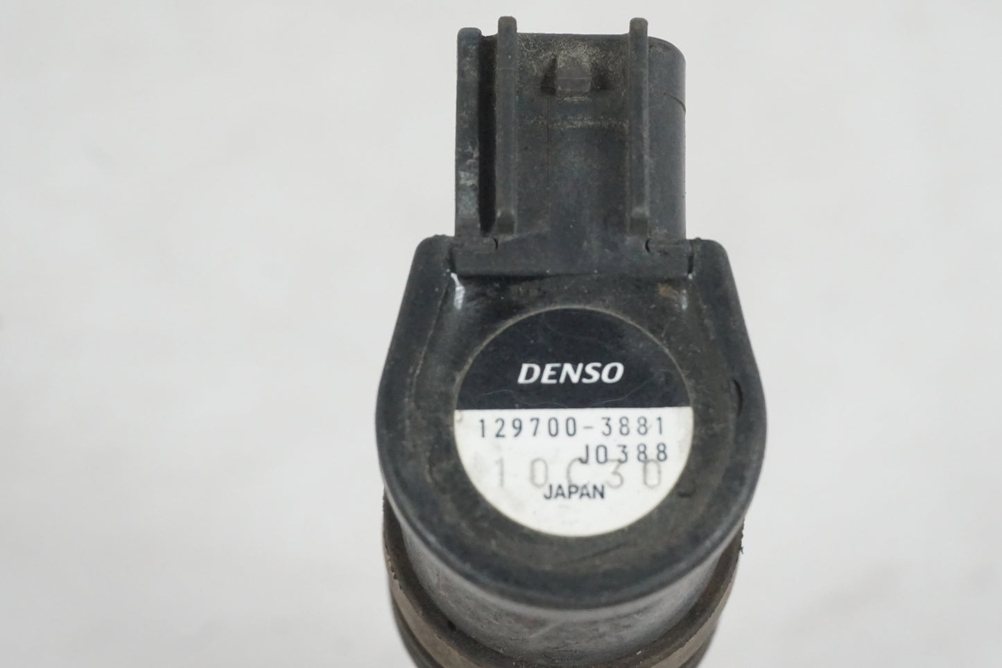 Höger sida på Tändspole från en Honda CBR 900 RR -2002 motorcykel.