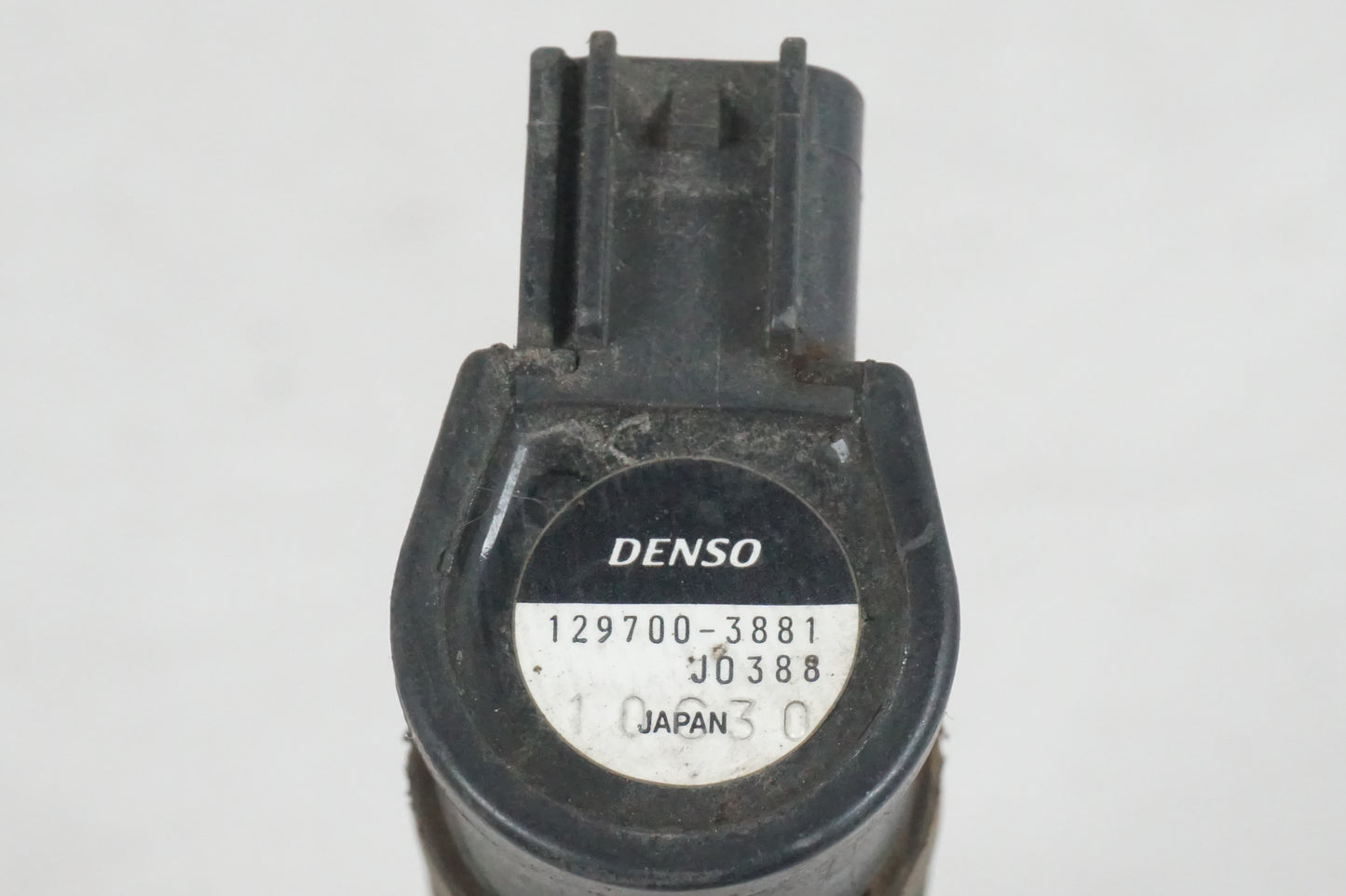 Höger sida på Tändspole från en Honda CBR 900 RR -2002 motorcykel.