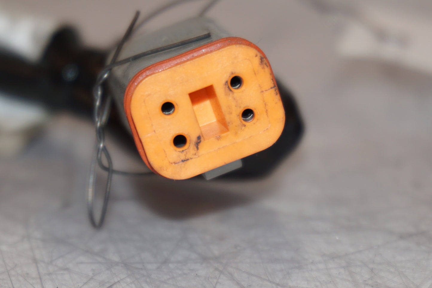 Vänster sida på Kablage från en H-D Dyna Street Bob FXDB/I -2007 motorcykel.