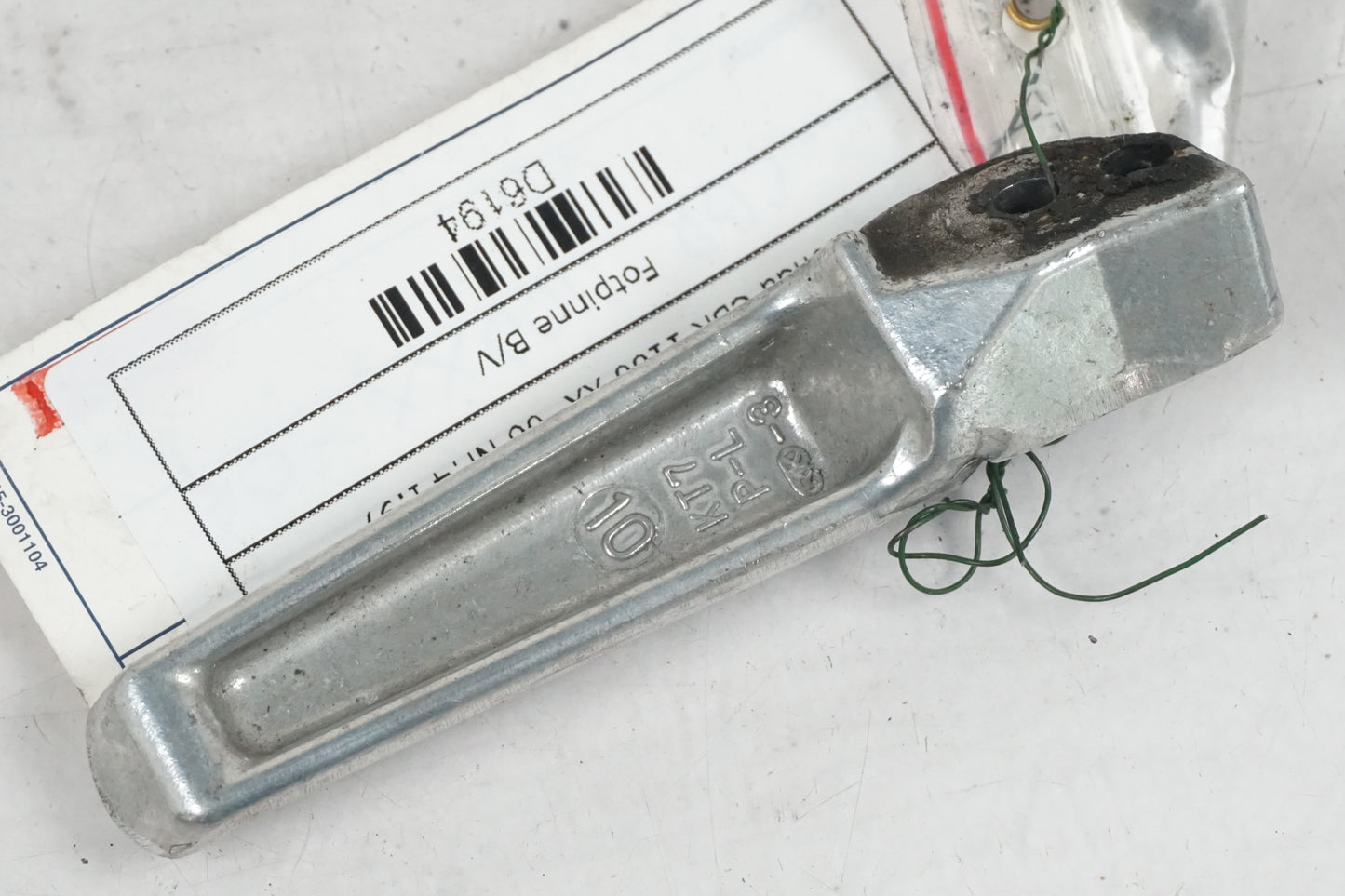 Höger sida på Fotpinne från en Honda CBR 1100 XX -2006 motorcykel.