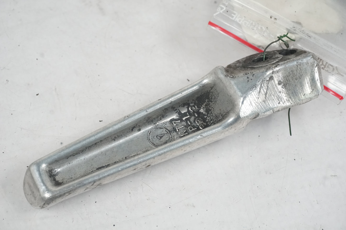 Höger sida på Fotpinne från en Honda CBR 900 RR -1998 motorcykel.