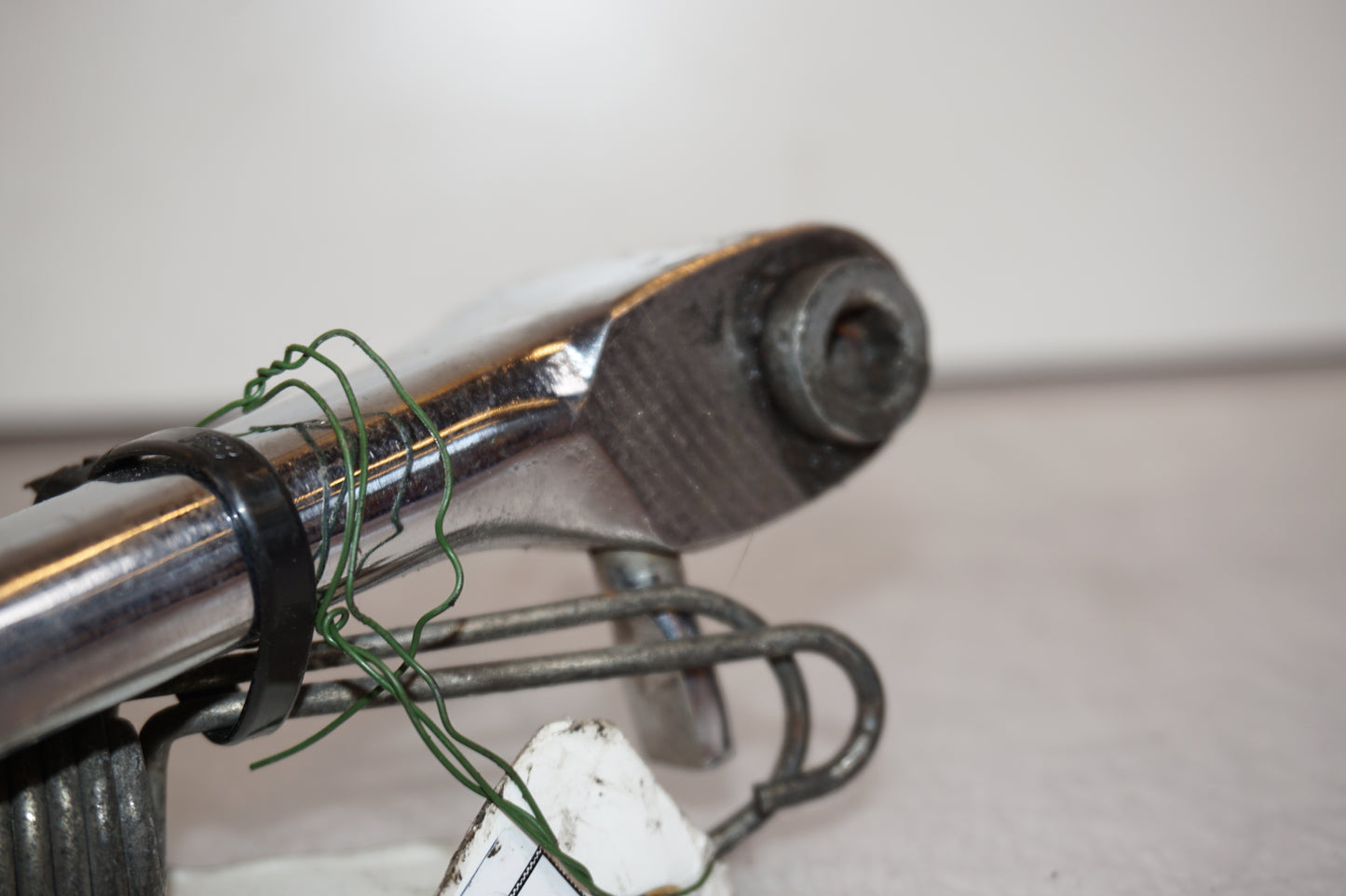 Extrabild1 på Sidostöd från en Suzuki LS 650 -1993 motorcykel.