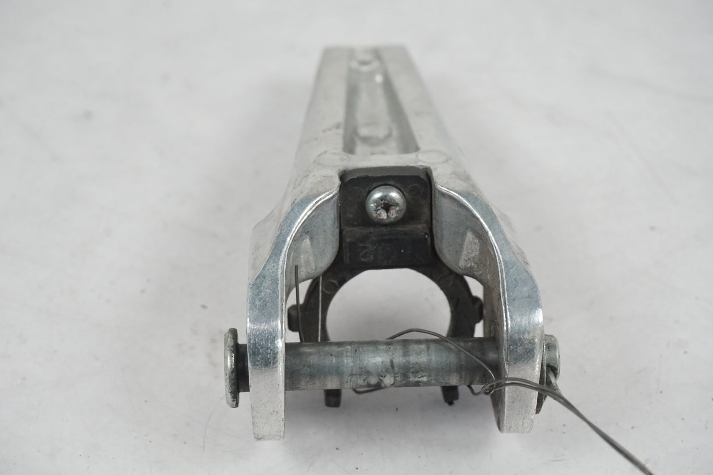 Höger sida på Fotpinne från en Honda CRF 250 -2013 motorcykel.