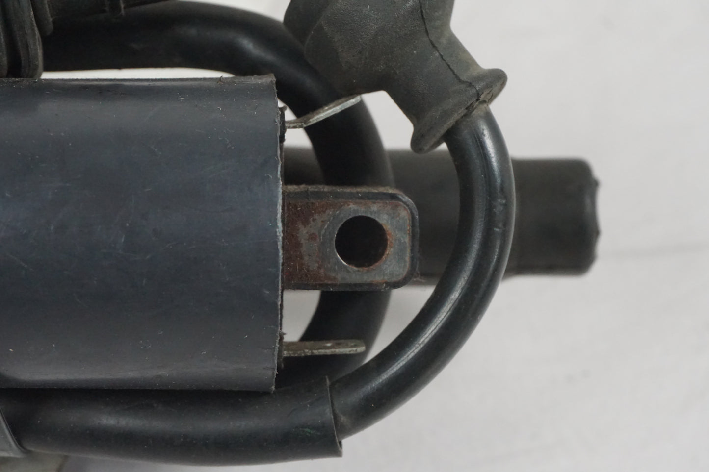 Vänster sida på Tändspole från en Suzuki GSX-R 750 -1997 motorcykel.