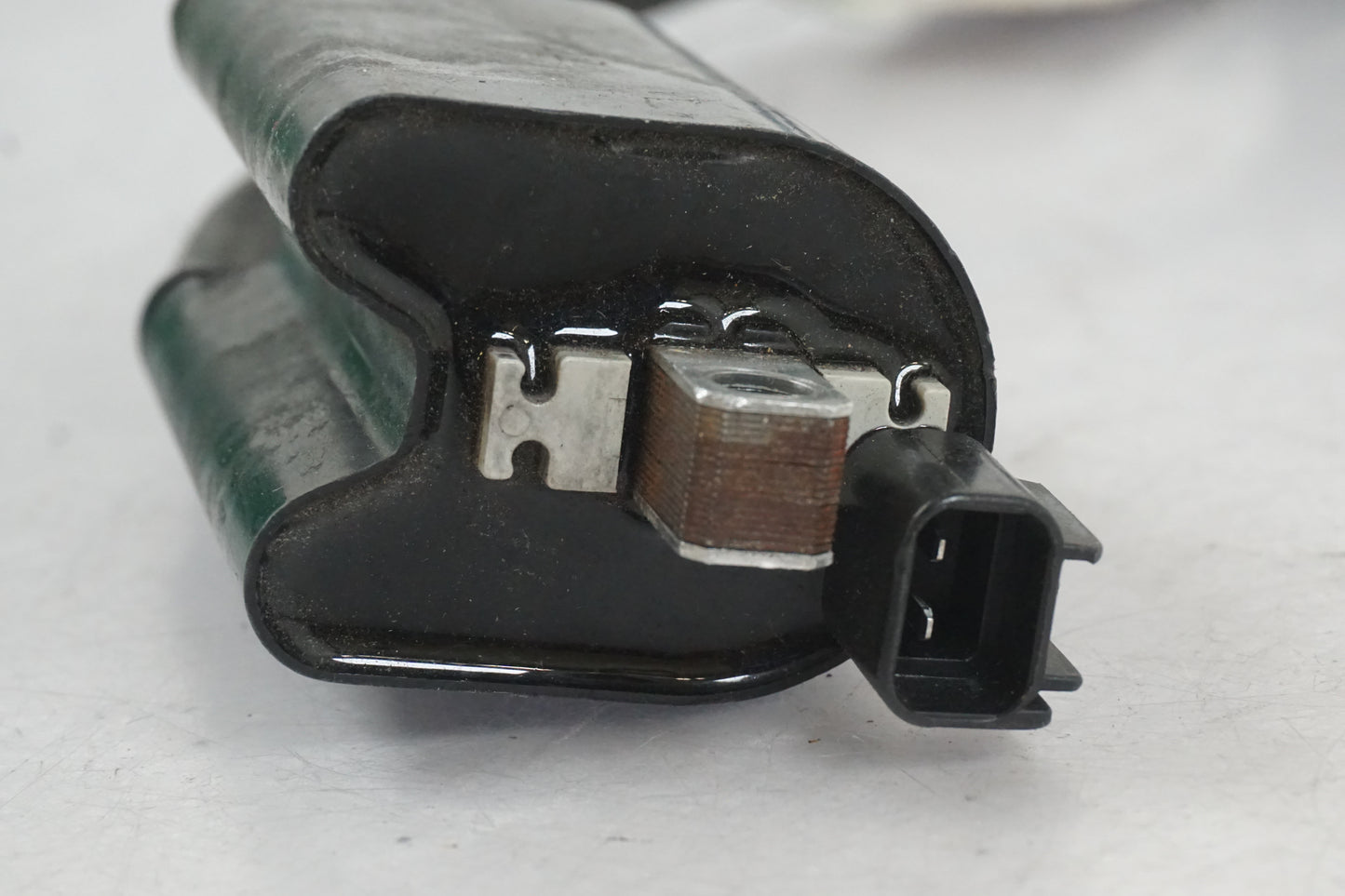 Höger sida på Tändspole från en Suzuki GSX 1400 -2003 motorcykel.