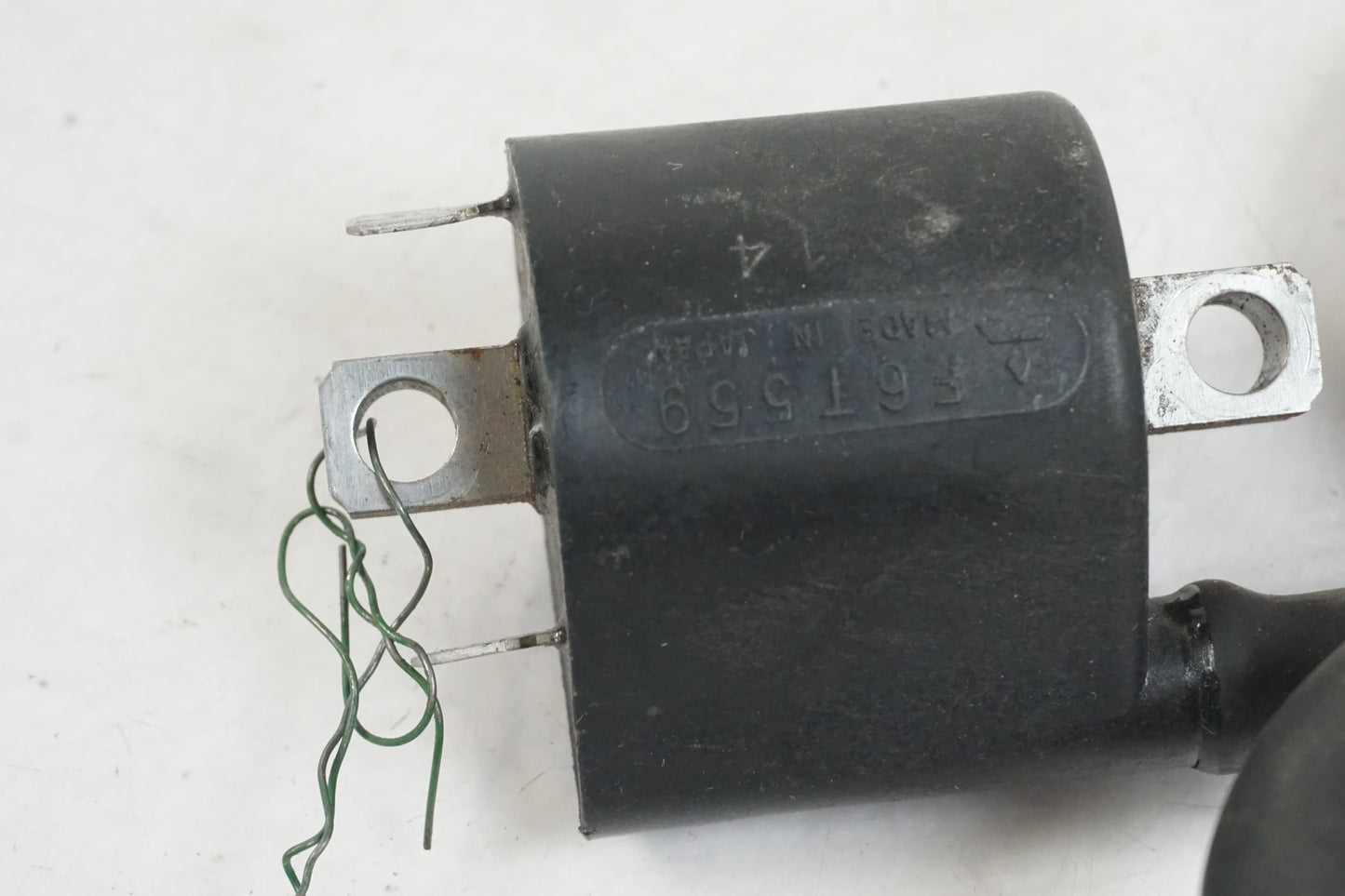 Höger sida på Tändspole från en Suzuki SV 1000 -2004 motorcykel.