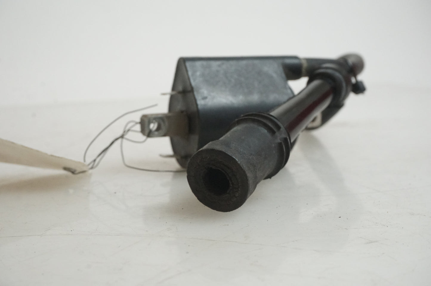 Höger sida på Tändspole från en Yamaha XVS 650 -1997 motorcykel.