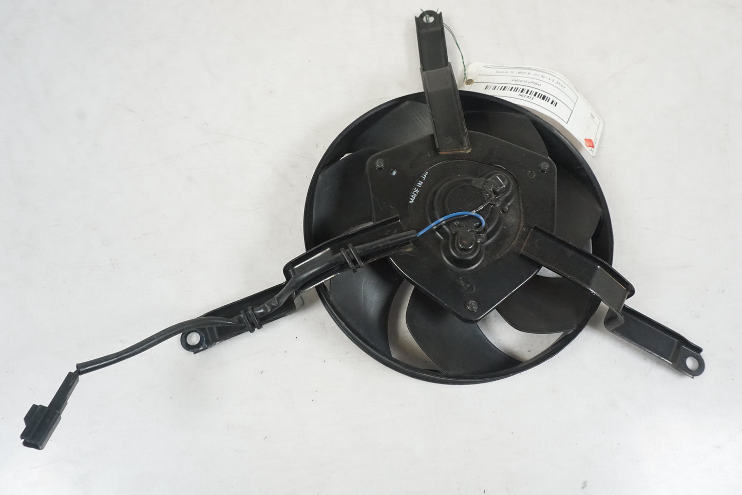 Baksidan på Vattenkylfläkt från en Suzuki M 1800 -2007 motorcykel.