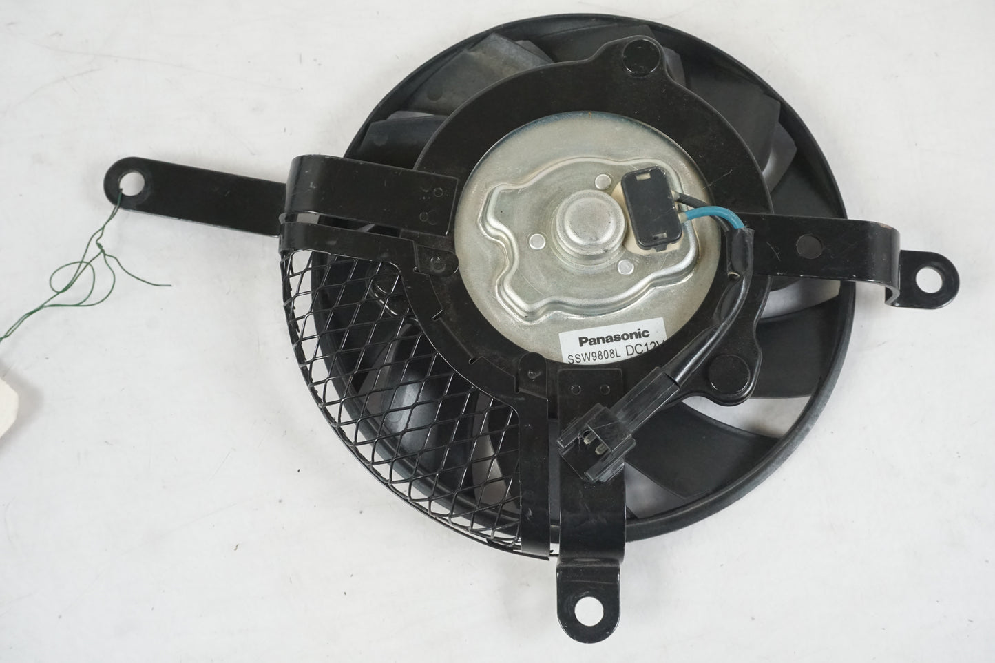 Baksidan på Vattenkylfläkt från en Suzuki GSX-R 750 -2006 motorcykel.